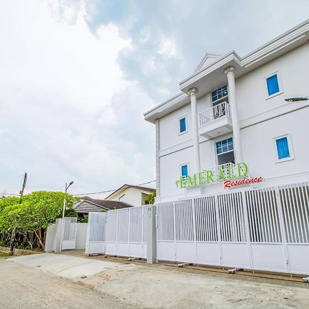 Emerald Residence Medan Exterior foto